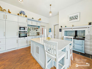 Kitchen/Breakfast Room- click for photo gallery